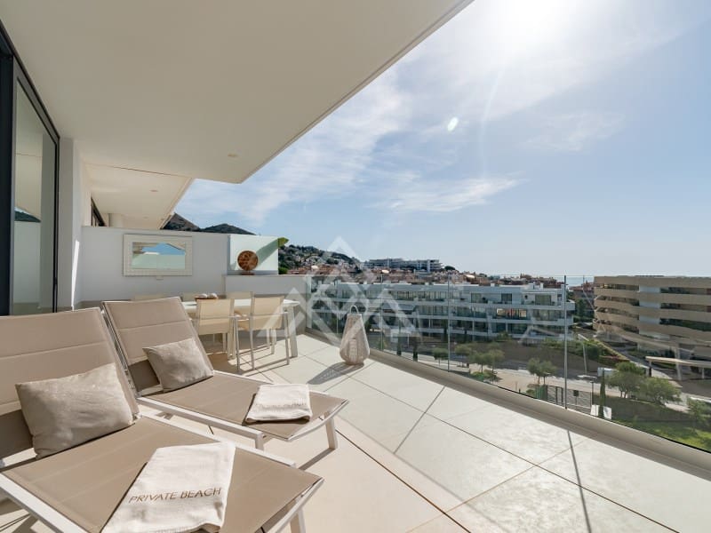 Apartamento de 2 habitaciones en Fuengirola en venta con piscina garaje - 745.000 € (Ref: 9829020)
