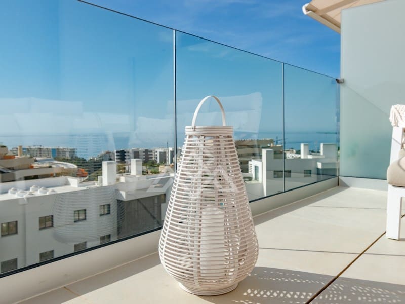Apartamento de 2 habitaciones en Fuengirola en venta con piscina garaje - 745.000 € (Ref: 9829020)