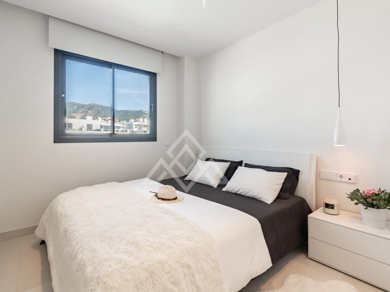 Apartamento de 2 habitaciones en Fuengirola en venta con piscina garaje - 745.000 € (Ref: 9829020)