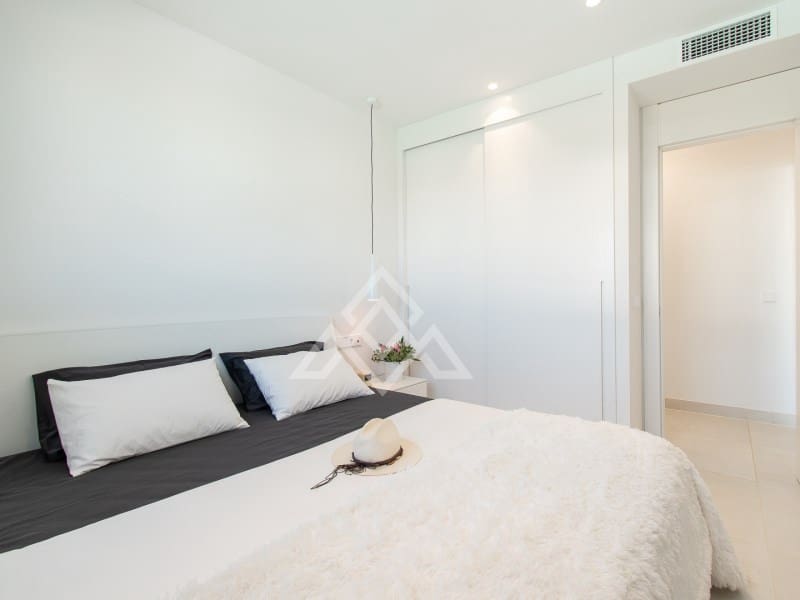 Apartamento de 2 habitaciones en Fuengirola en venta con piscina garaje - 745.000 € (Ref: 9829020)