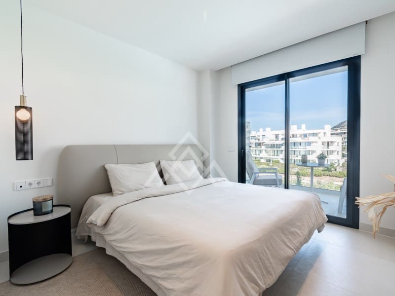 Apartamento de 2 habitaciones en Fuengirola en venta con piscina garaje - 745.000 € (Ref: 9829020)