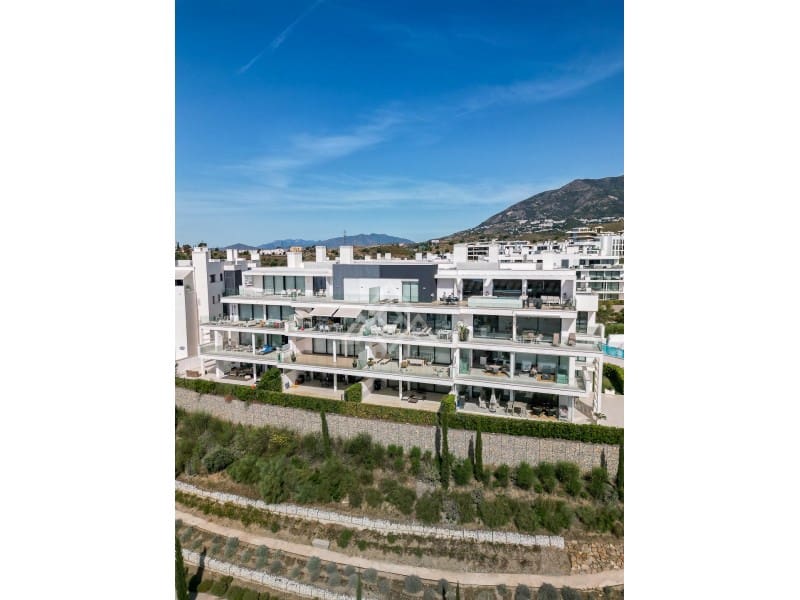 Apartamento de 2 habitaciones en Fuengirola en venta con piscina garaje - 745.000 € (Ref: 9829020)