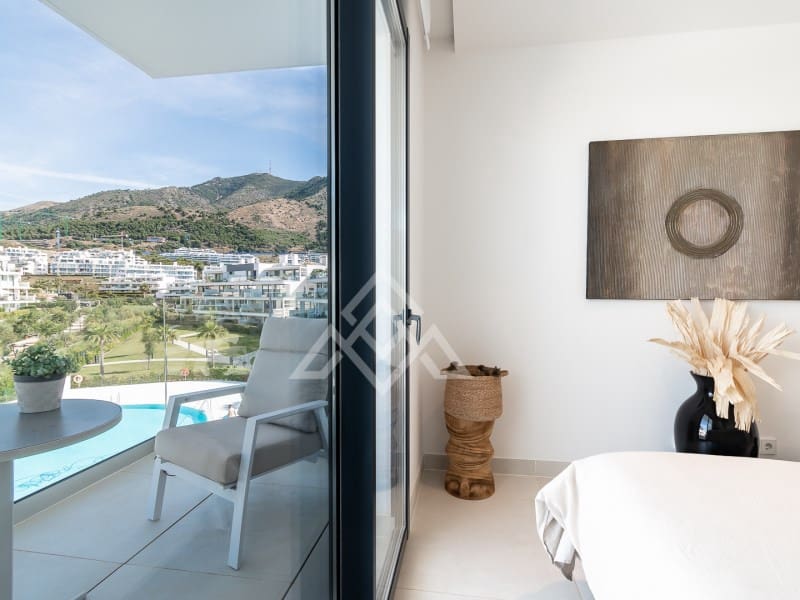Apartamento de 2 habitaciones en Fuengirola en venta con piscina garaje - 745.000 € (Ref: 9829020)