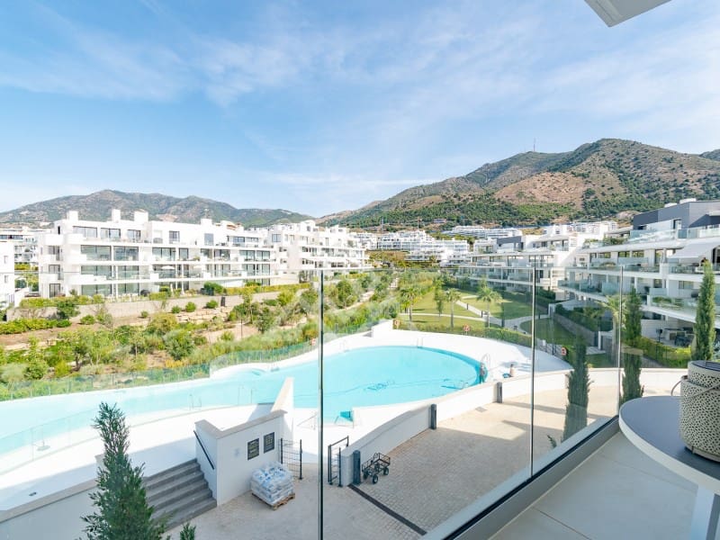 Apartamento de 2 habitaciones en Fuengirola en venta con piscina garaje - 745.000 € (Ref: 9829020)