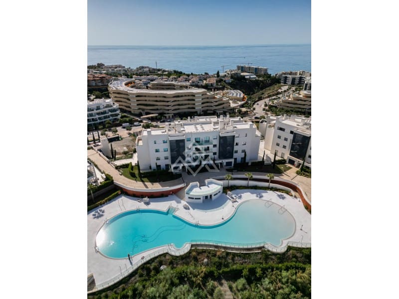Apartamento de 2 habitaciones en Fuengirola en venta con piscina garaje - 745.000 € (Ref: 9829020)