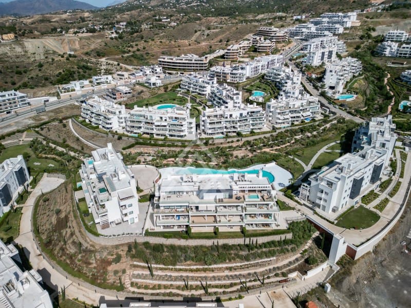 Apartamento de 2 habitaciones en Fuengirola en venta con piscina garaje - 745.000 € (Ref: 9829020)