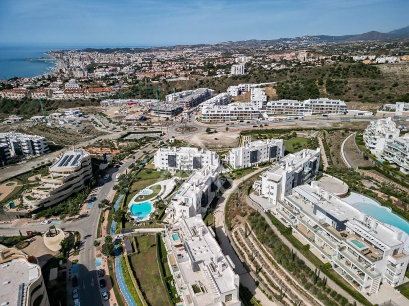 Apartamento de 2 habitaciones en Fuengirola en venta con piscina garaje - 745.000 € (Ref: 9829020)