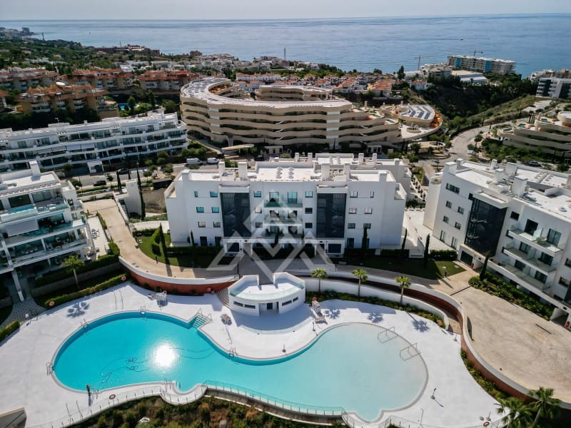 Apartamento de 2 habitaciones en Fuengirola en venta con piscina garaje - 745.000 € (Ref: 9829020)