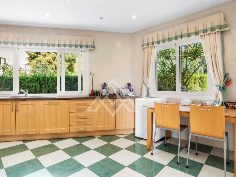 6 Zimmer Villa zu verkaufen in Benahavis - 2.690.000 € (Ref: 9839526)