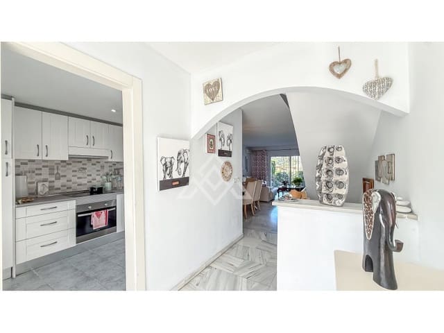 3 soverom Hus til salgs i Nueva Atalaya, Estepona med svømmebasseng garasje - € 499 000 (Ref: 9849638)