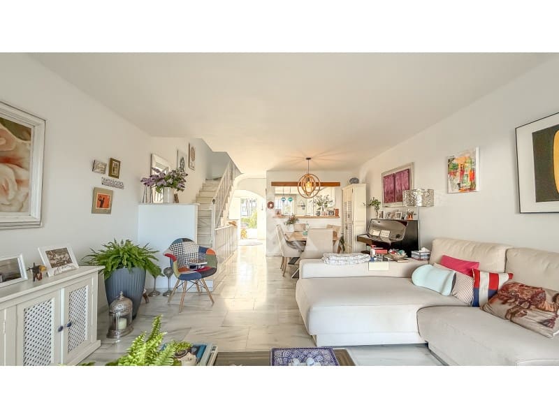 3 soverom Hus til salgs i New Golden Mile med svømmebasseng garasje - € 499 000 (Ref: 9849638)