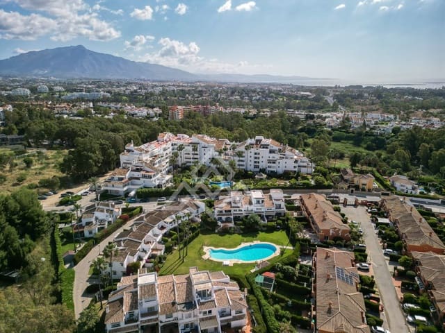 3 soverom Hus til salgs i Nueva Atalaya, Estepona med svømmebasseng garasje - € 499 000 (Ref: 9849638)