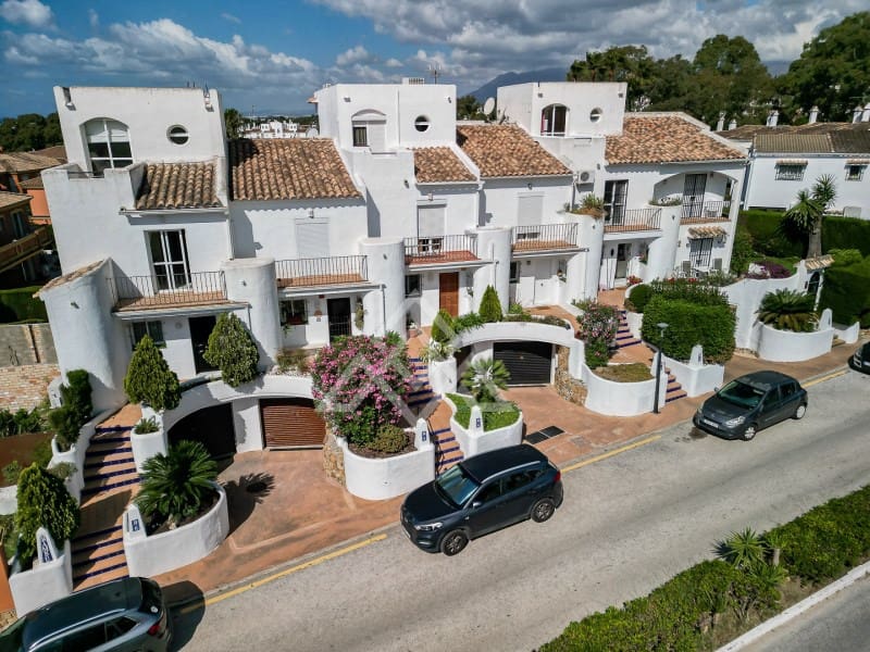 3 soverom Hus til salgs i New Golden Mile med svømmebasseng garasje - € 499 000 (Ref: 9849638)