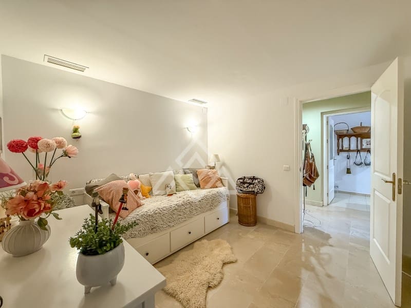 2 soverom Leilighet til salgs i Elviria med svømmebasseng garasje - € 375 000 (Ref: 9865118)
