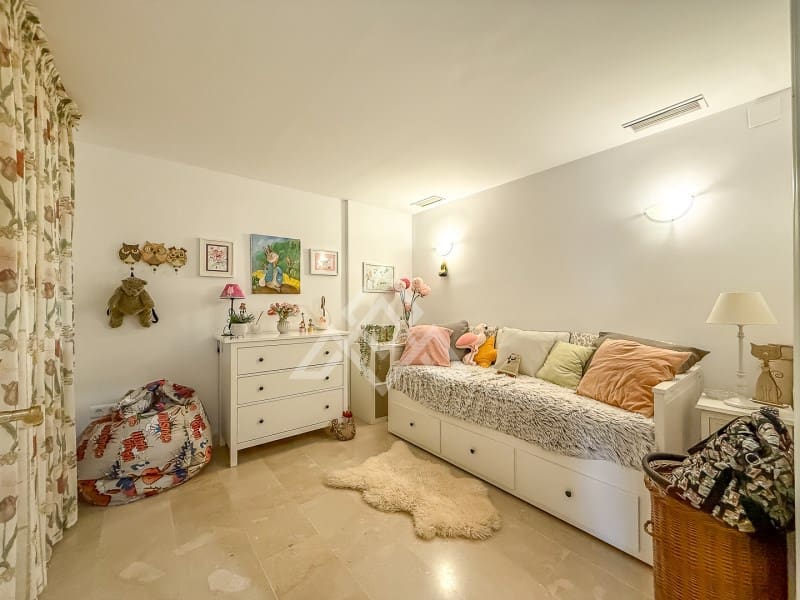 2 soverom Leilighet til salgs i Elviria med svømmebasseng garasje - € 375 000 (Ref: 9865118)