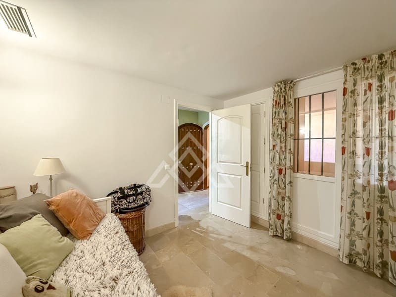 2 soverom Leilighet til salgs i Elviria med svømmebasseng garasje - € 375 000 (Ref: 9865118)