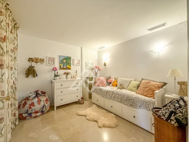 2 soveværelse Lejlighed til salg i Elviria, Marbella med swimmingpool garage - € 375.000 (Ref: 9865118)