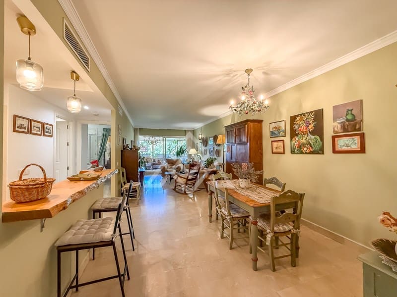 2 soverom Leilighet til salgs i Elviria med svømmebasseng garasje - € 375 000 (Ref: 9865118)
