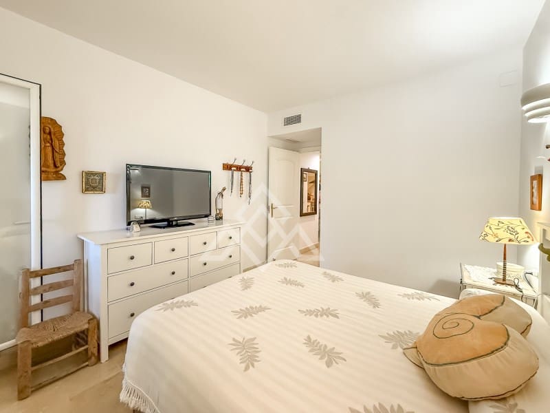 2 soverom Leilighet til salgs i Elviria med svømmebasseng garasje - € 375 000 (Ref: 9865118)