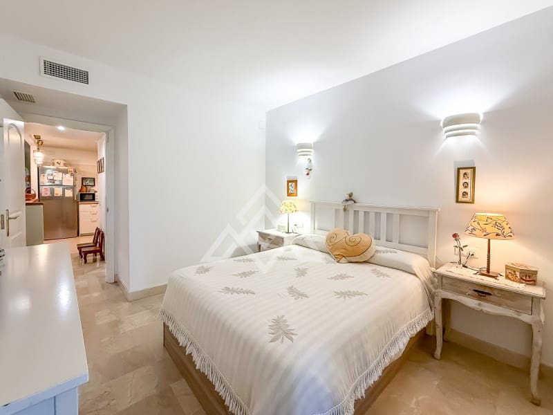 2 soverom Leilighet til salgs i Elviria med svømmebasseng garasje - € 375 000 (Ref: 9865118)