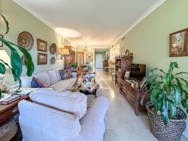 2 soverom Leilighet til salgs i Elviria med svømmebasseng garasje - € 375 000 (Ref: 9865118)