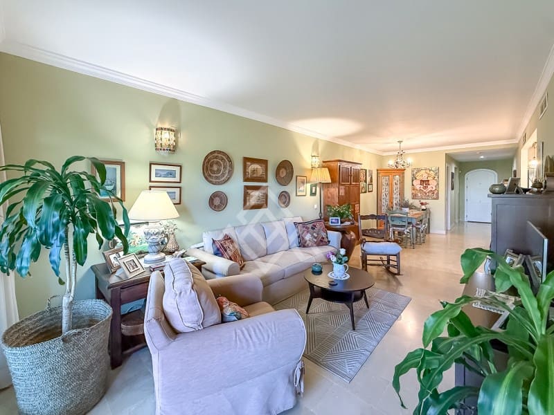 2 soverom Leilighet til salgs i Elviria med svømmebasseng garasje - € 375 000 (Ref: 9865118)