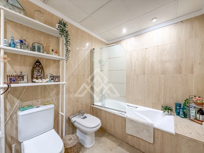 2 soverom Leilighet til salgs i Elviria med svømmebasseng garasje - € 375 000 (Ref: 9865118)