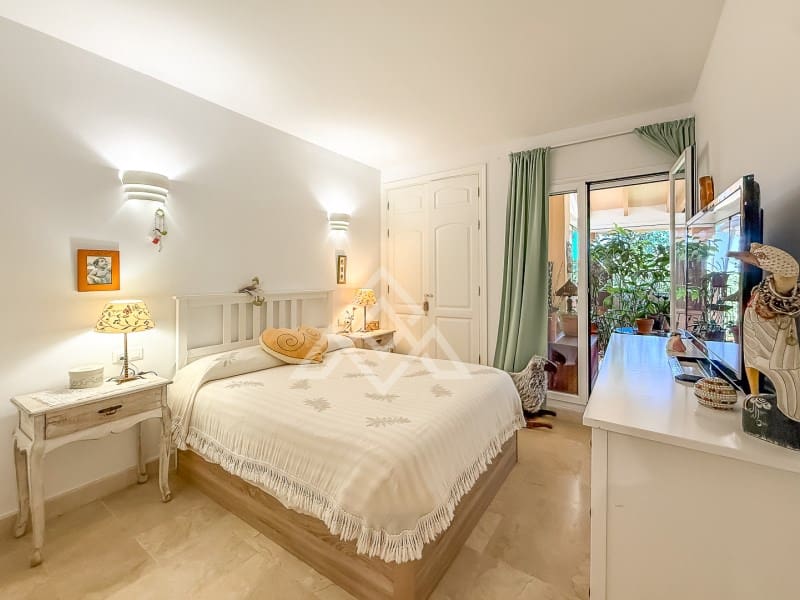 2 soverom Leilighet til salgs i Elviria med svømmebasseng garasje - € 375 000 (Ref: 9865118)