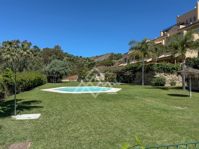 2 soverom Leilighet til salgs i Elviria med svømmebasseng garasje - € 375 000 (Ref: 9865118)