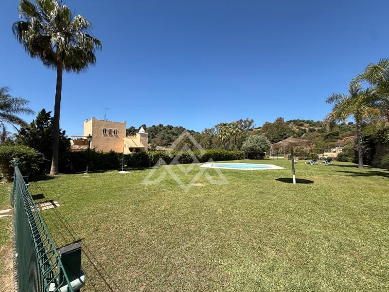 2 soverom Leilighet til salgs i Elviria med svømmebasseng garasje - € 375 000 (Ref: 9865118)