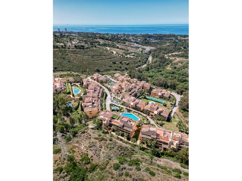 2 soverom Leilighet til salgs i Elviria med svømmebasseng garasje - € 375 000 (Ref: 9865118)