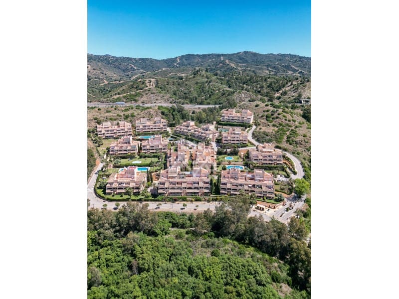 2 soverom Leilighet til salgs i Elviria med svømmebasseng garasje - € 375 000 (Ref: 9865118)