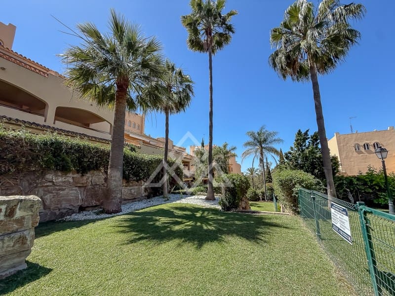 2 soverom Leilighet til salgs i Elviria med svømmebasseng garasje - € 375 000 (Ref: 9865118)