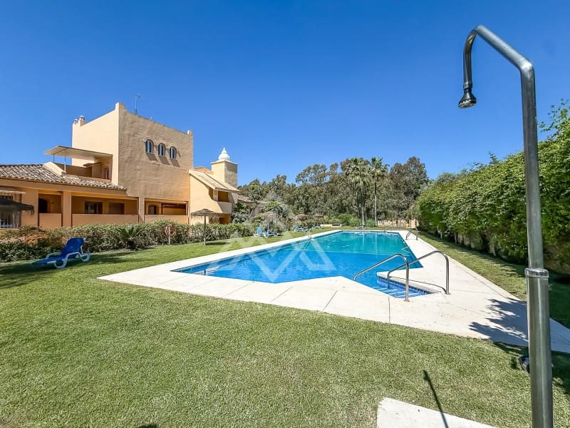 2 soverom Leilighet til salgs i Elviria med svømmebasseng garasje - € 375 000 (Ref: 9865118)