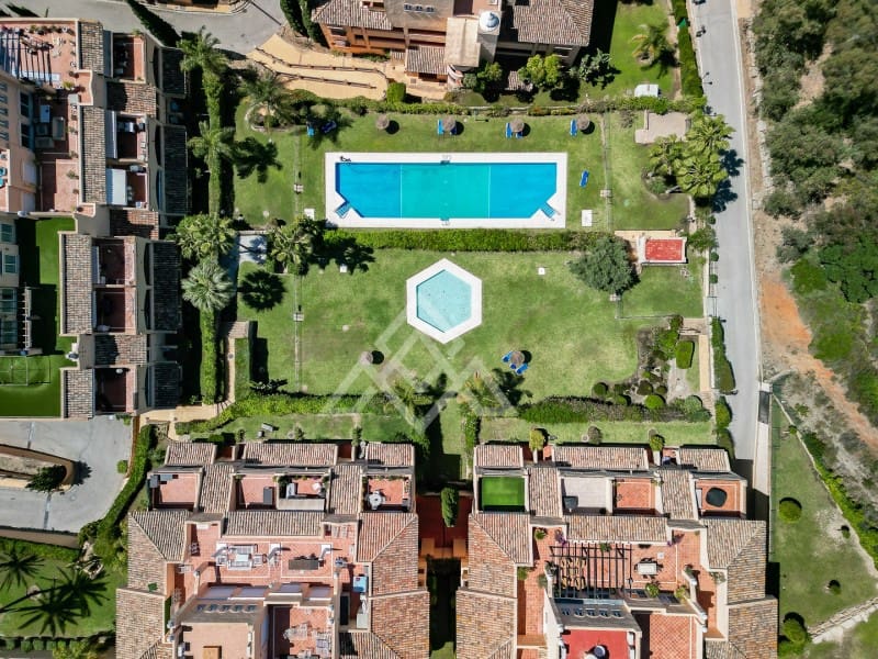 2 soverom Leilighet til salgs i Elviria med svømmebasseng garasje - € 375 000 (Ref: 9865118)