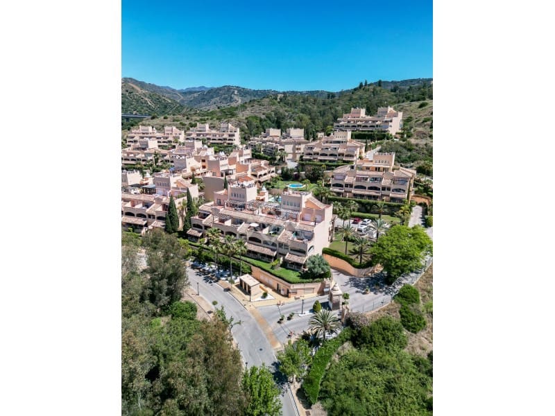 2 soverom Leilighet til salgs i Elviria med svømmebasseng garasje - € 375 000 (Ref: 9865118)