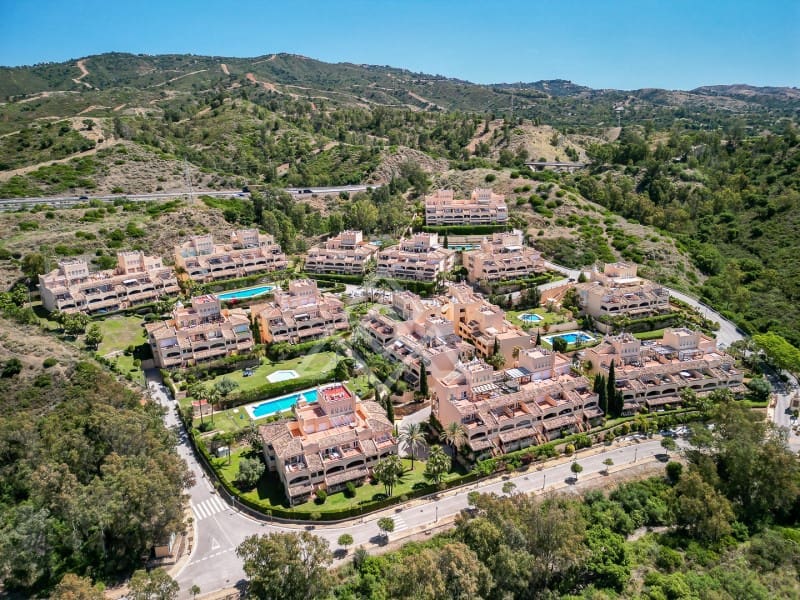 2 soverom Leilighet til salgs i Elviria med svømmebasseng garasje - € 375 000 (Ref: 9865118)