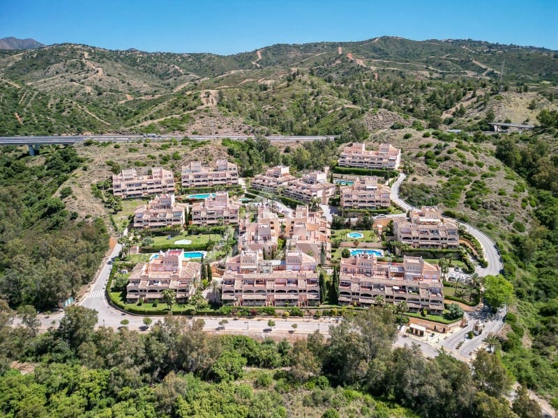 2 soverom Leilighet til salgs i Elviria med svømmebasseng garasje - € 375 000 (Ref: 9865118)