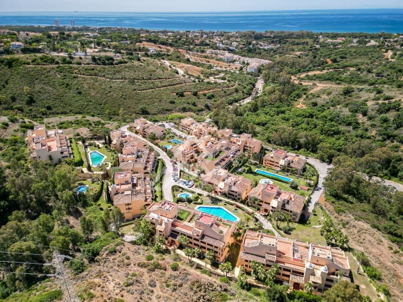 2 soverom Leilighet til salgs i Elviria med svømmebasseng garasje - € 375 000 (Ref: 9865118)