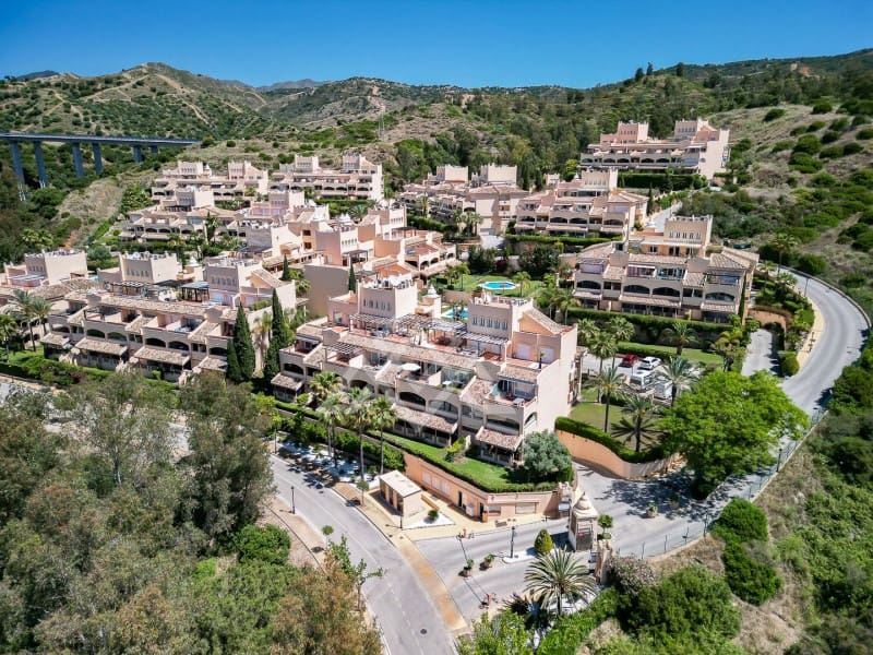 2 soverom Leilighet til salgs i Elviria med svømmebasseng garasje - € 375 000 (Ref: 9865118)