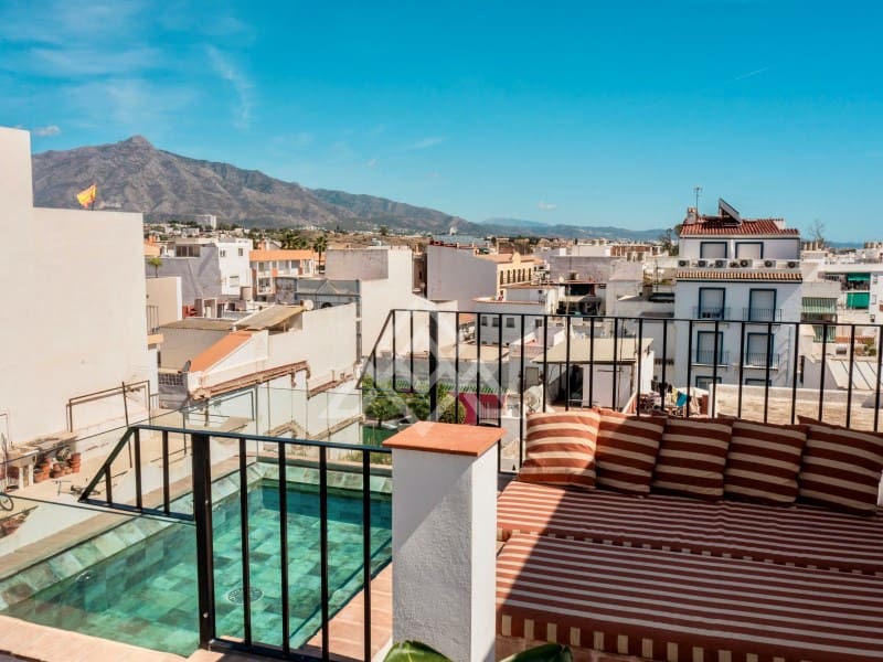 3 bedroom Townhouse for sale in San Pedro de Alcantara with pool - € 875,000 (Ref: 9866932)