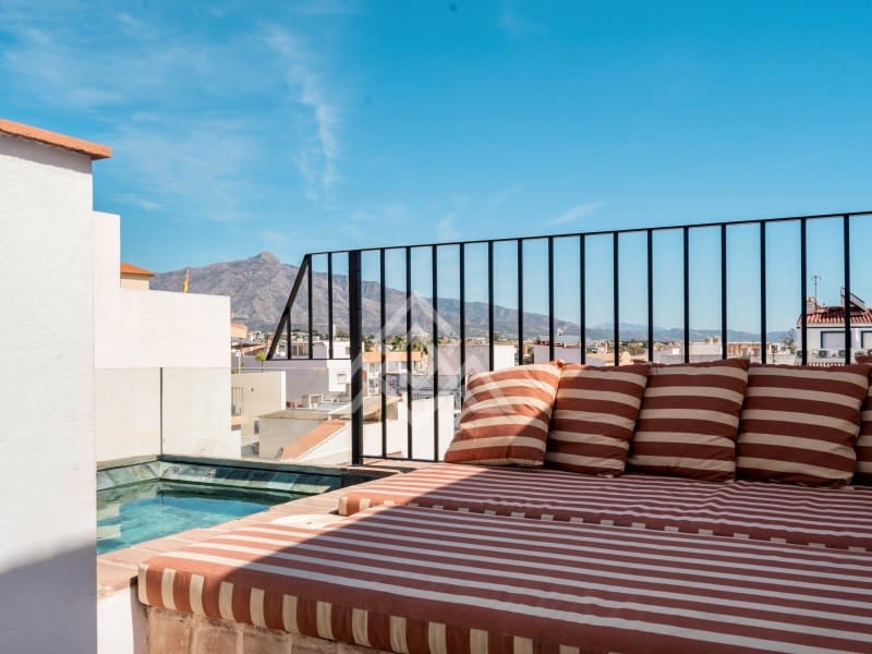 3 bedroom Townhouse for sale in San Pedro de Alcantara with pool - € 875,000 (Ref: 9866932)