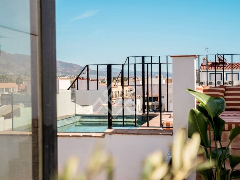 3 bedroom Townhouse for sale in San Pedro de Alcantara with pool - € 875,000 (Ref: 9866932)