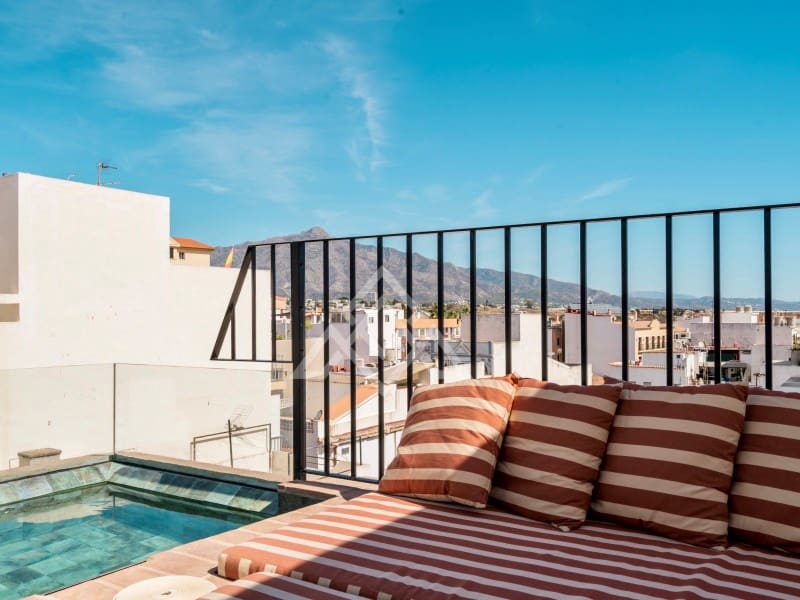 3 bedroom Townhouse for sale in San Pedro de Alcantara with pool - € 875,000 (Ref: 9866932)
