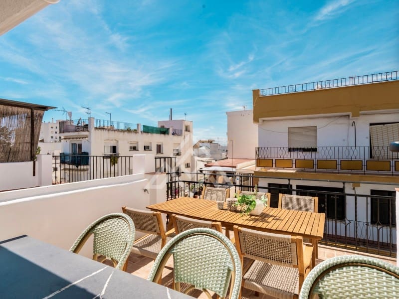 3 bedroom Townhouse for sale in San Pedro de Alcantara with pool - € 875,000 (Ref: 9866932)