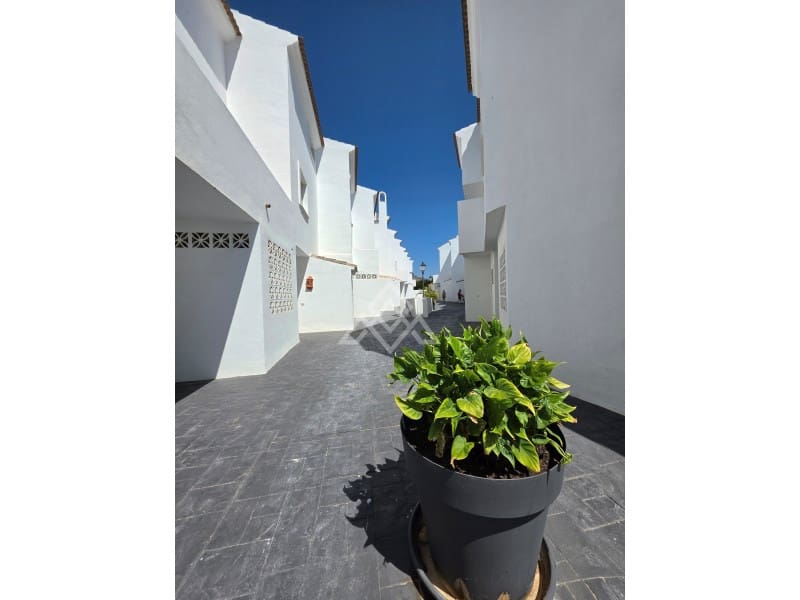 3 bedroom Townhouse for sale in Costalita with garage - € 1,100,000 (Ref: 9881810)