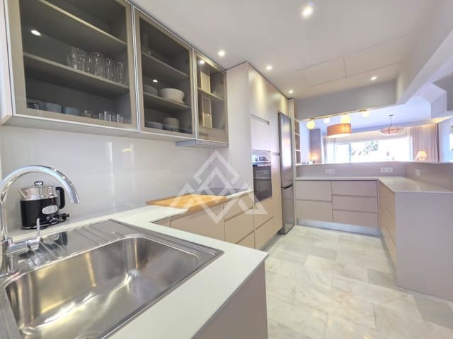 3 slaapkamer Huis te koop in Costalita, Estepona met garage - € 1.100.000 (Ref: 9881810)