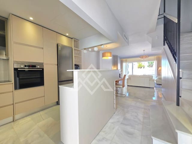 3 slaapkamer Huis te koop in Costalita, Estepona met garage - € 1.100.000 (Ref: 9881810)