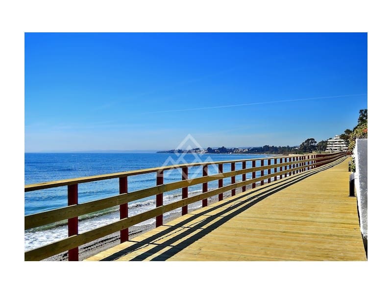 3 bedroom Villa for sale in El Paraiso - € 780,000 (Ref: 9913052)