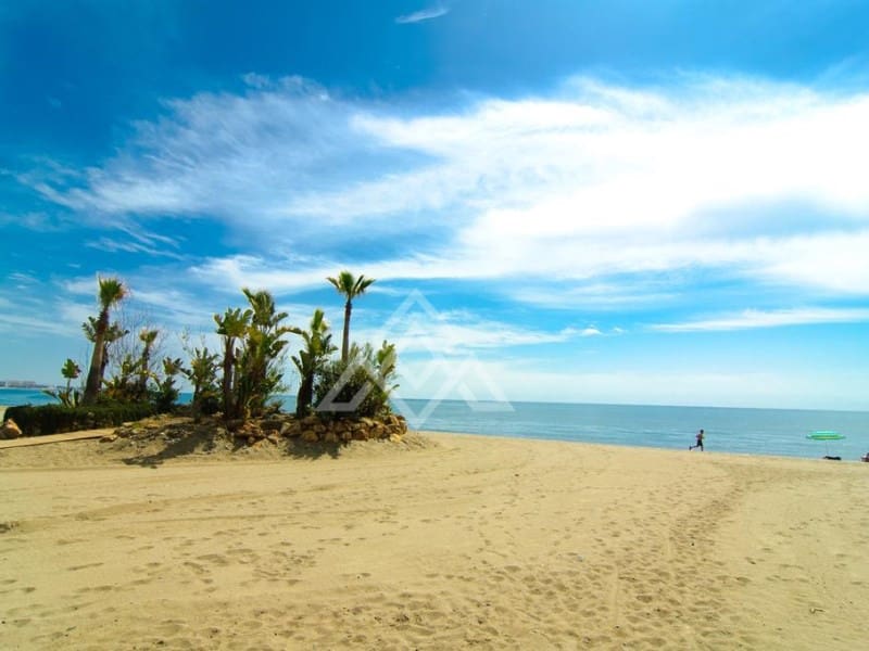 3 bedroom Villa for sale in El Paraiso - € 780,000 (Ref: 9913052)